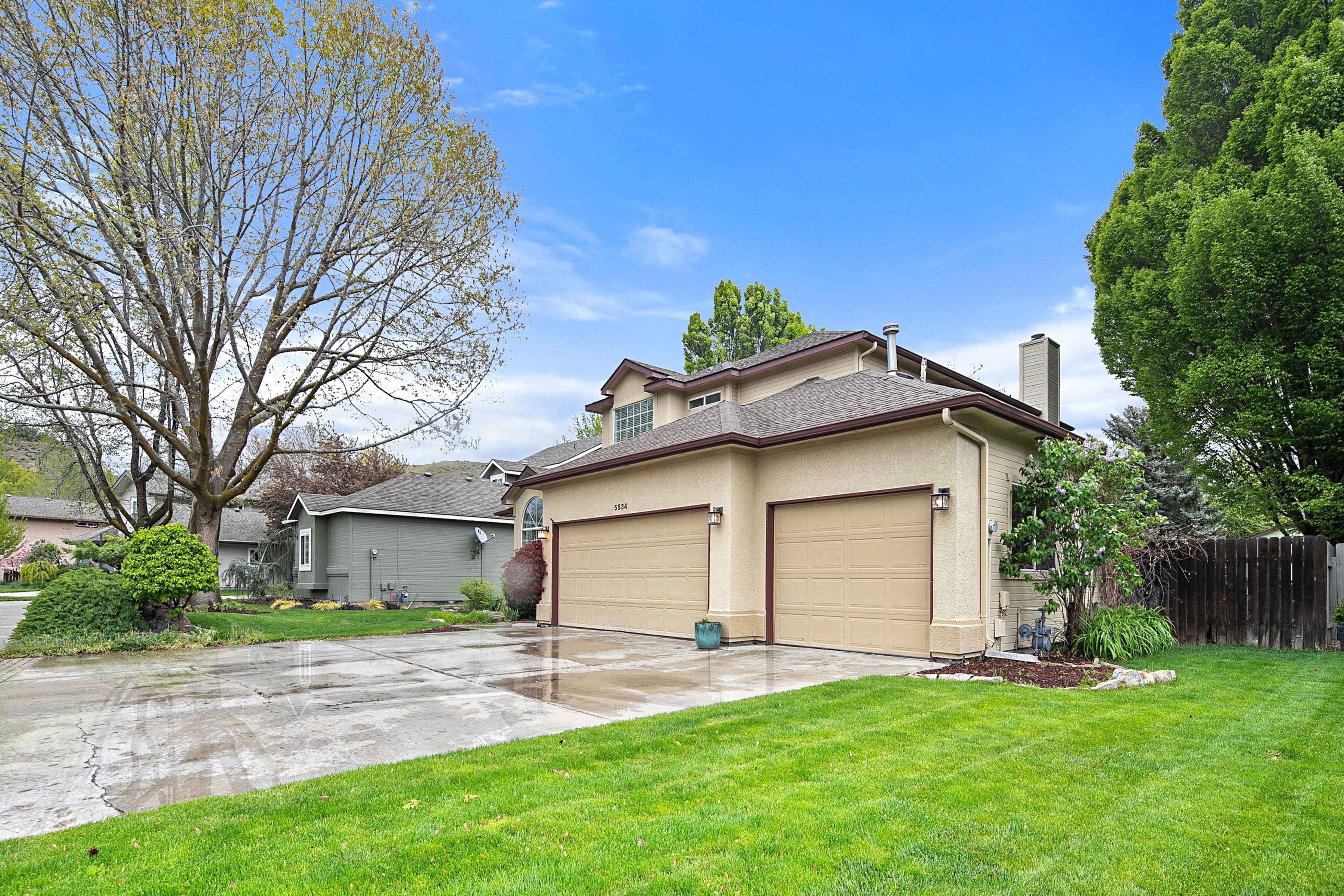  Spacious Updated Home Backs To Park With Scenic Foothills Views - 物件實景