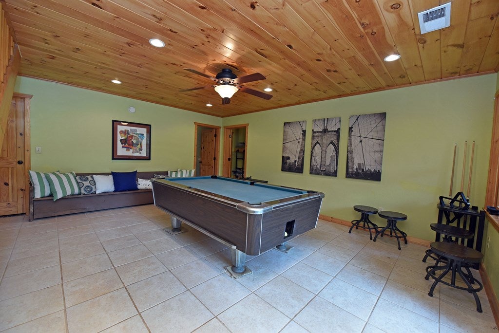 Blue Ridge, Georgia, 30513, United States, 4 Bedrooms Bedrooms, ,3 BathroomsBathrooms,Residential,For Sale,1889495