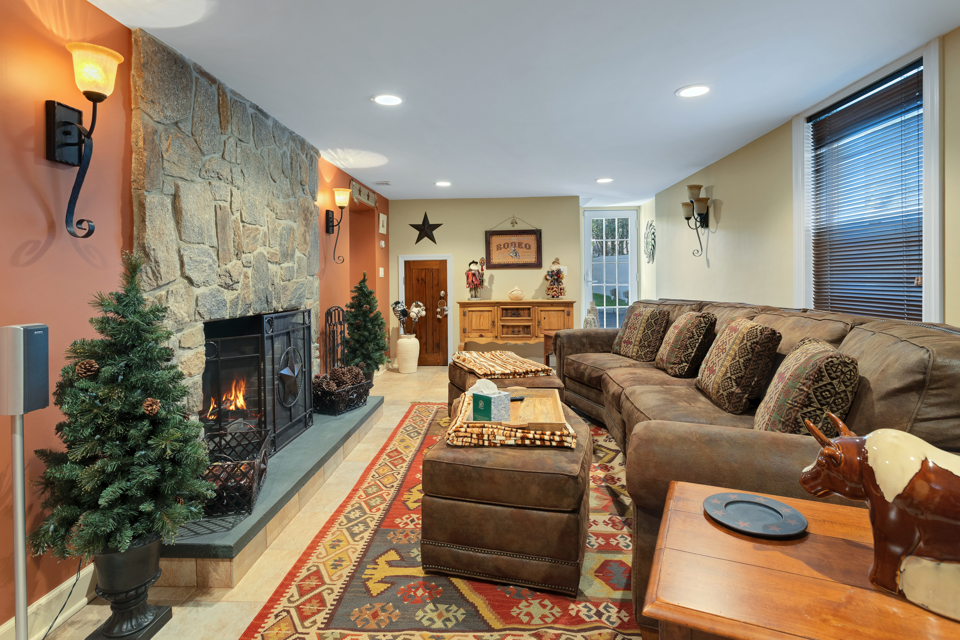 Stamford, Connecticut, 06905, United States, 2 Bedrooms Bedrooms, ,3 BathroomsBathrooms,Residential,For Sale,1987765