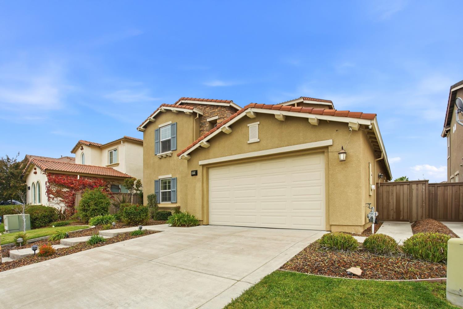 Elk Grove, California, 95757, United States, 4 Bedrooms Bedrooms, ,4 BathroomsBathrooms,Residential,For Sale,1999754