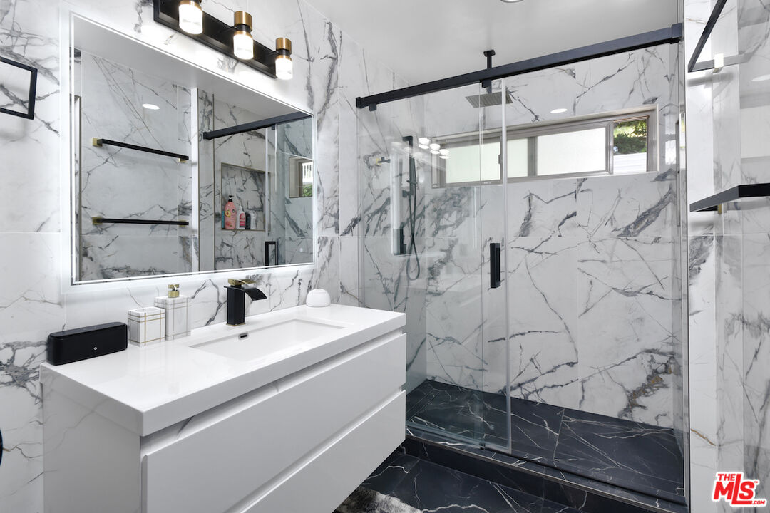 Sherman Oaks, California, 91403, United States, 4 Bedrooms Bedrooms, ,4 BathroomsBathrooms,Residential,For Sale,1794454