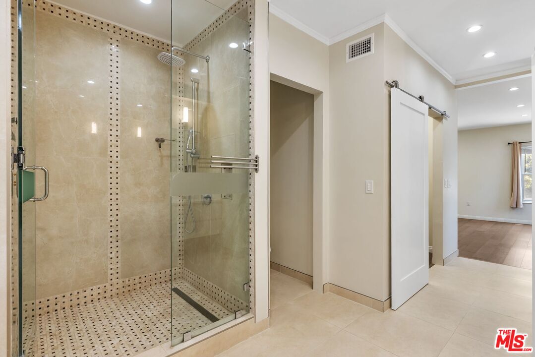 Los Angeles, California, 90006, United States, 7 Bedrooms Bedrooms, ,6 BathroomsBathrooms,Residential,For Sale,1848318