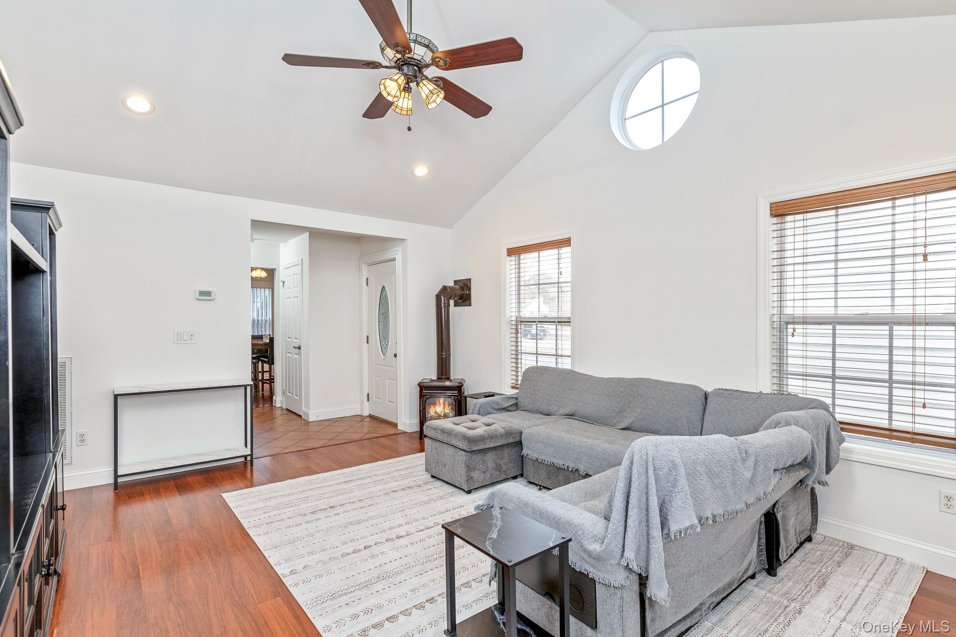  7 Possum Path, Coram, NY, 11727 - 物件實景