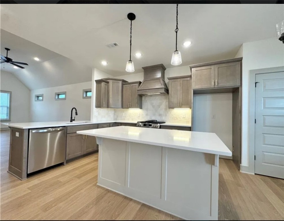 Bentonville, Arkansas, 72713, United States, 4 Bedrooms Bedrooms, ,3 BathroomsBathrooms,Residential,For Sale,1966275