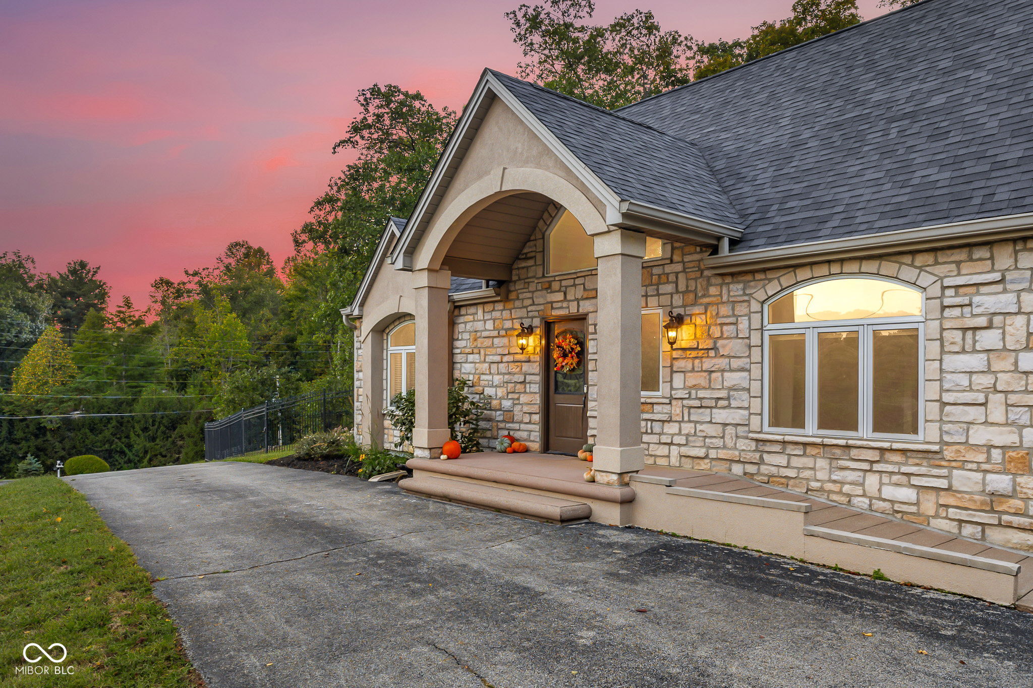 Columbus, Indiana, 47201, United States, 5 Bedrooms Bedrooms, ,6 BathroomsBathrooms,Residential,For Sale,1982008