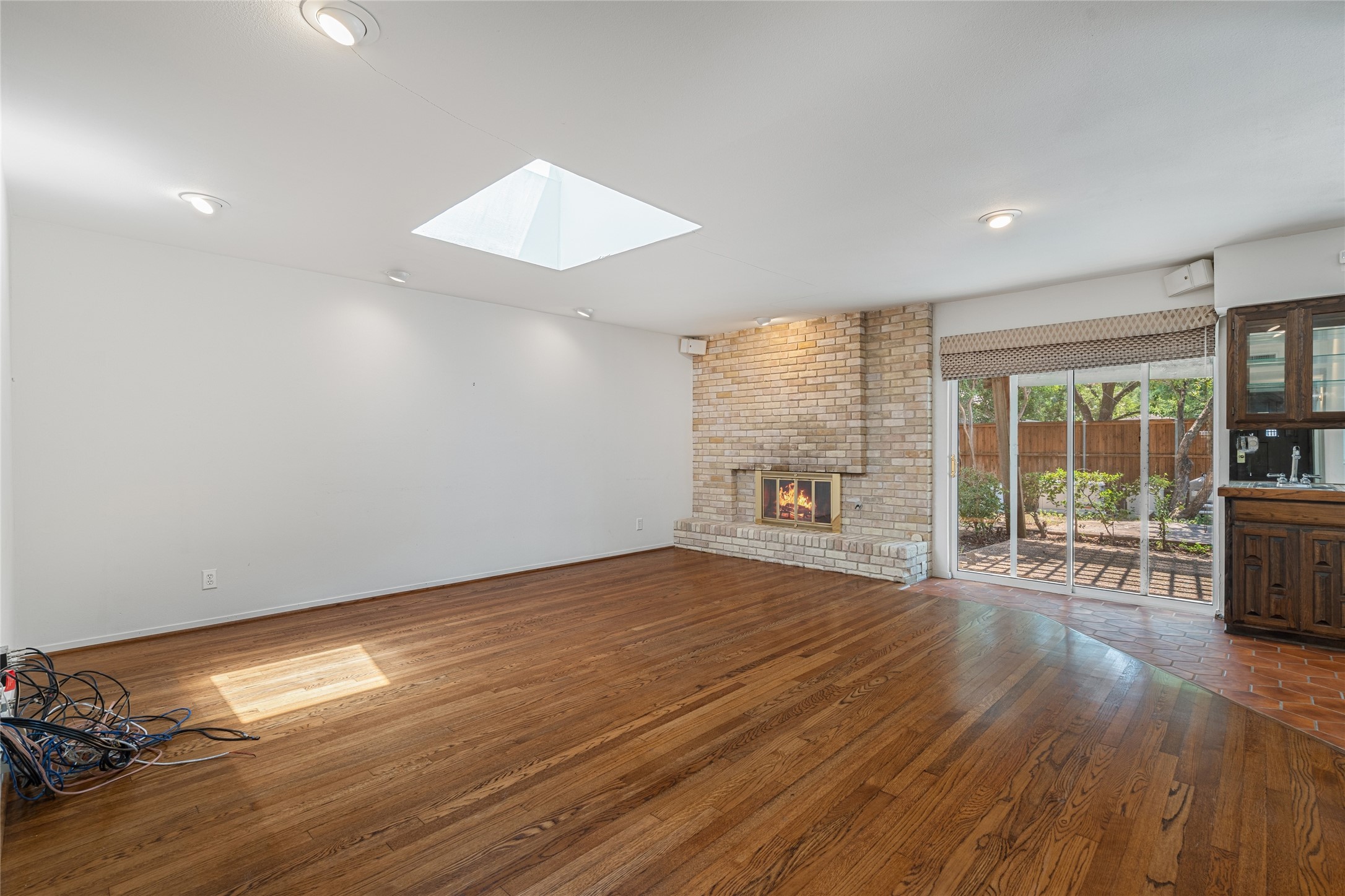 Dallas, Texas, 75244, United States, 4 Bedrooms Bedrooms, ,2 BathroomsBathrooms,Residential,For Sale,1991036