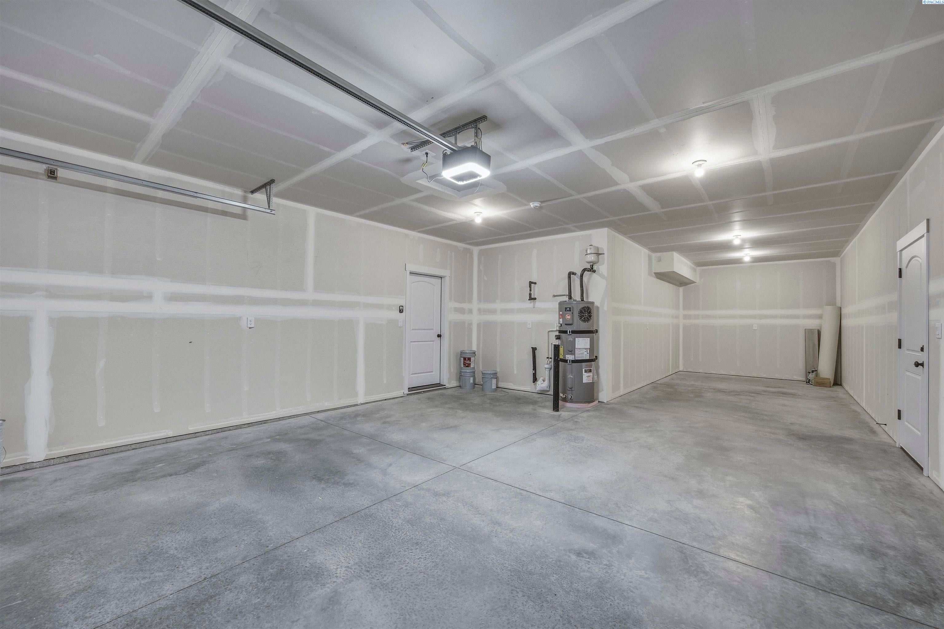 Prosser, Washington, 99350, United States, 5 Bedrooms Bedrooms, ,3 BathroomsBathrooms,Residential,For Sale,2028032