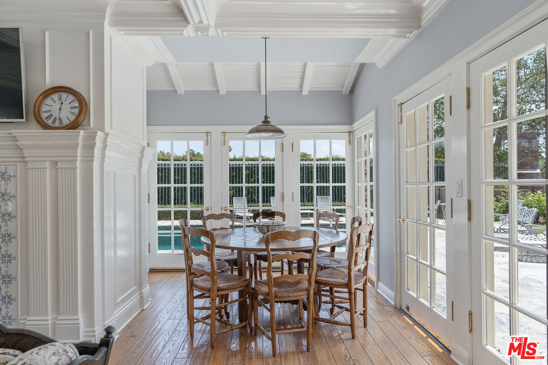 Los Angeles, California, 90004, United States, 6 Bedrooms Bedrooms, ,7 BathroomsBathrooms,Residential,For Sale,1907510