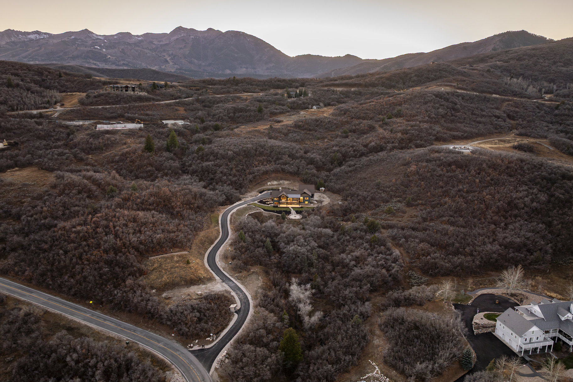  Welcome to a Private Mountain Luxury Retreat on Iconic Old Snowbasin Road - 物件實景