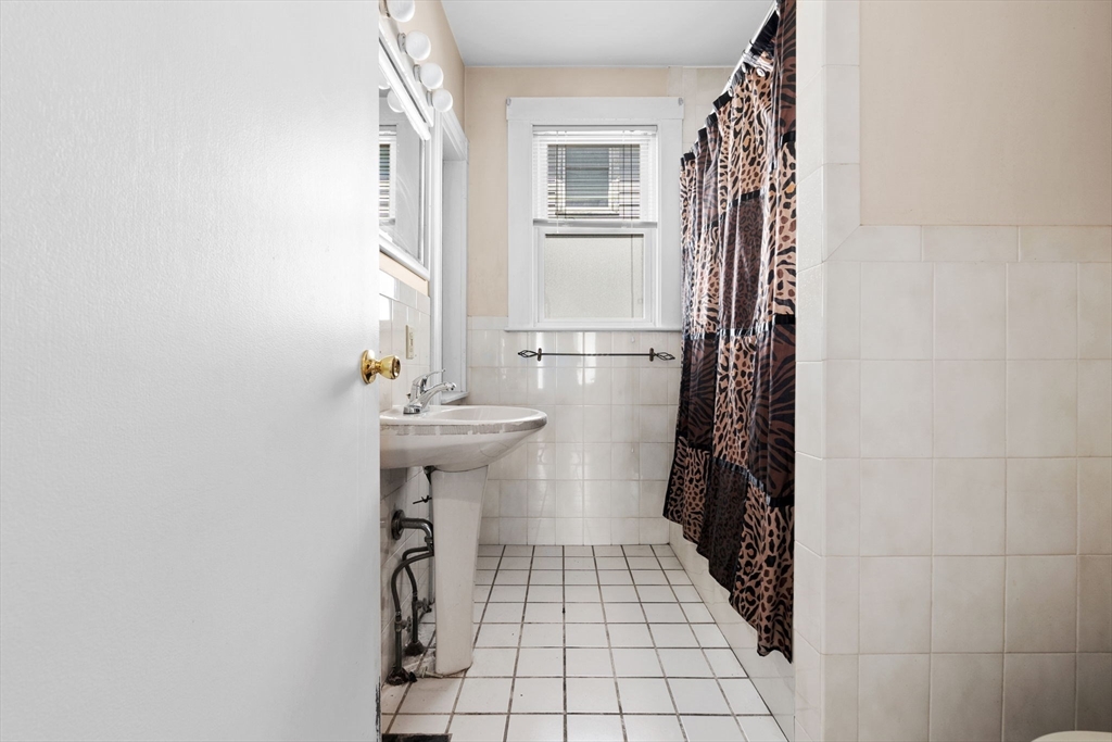 Lynn, Massachusetts, 01905, United States, 4 Bedrooms Bedrooms, ,2 BathroomsBathrooms,Residential,For Sale,1987655