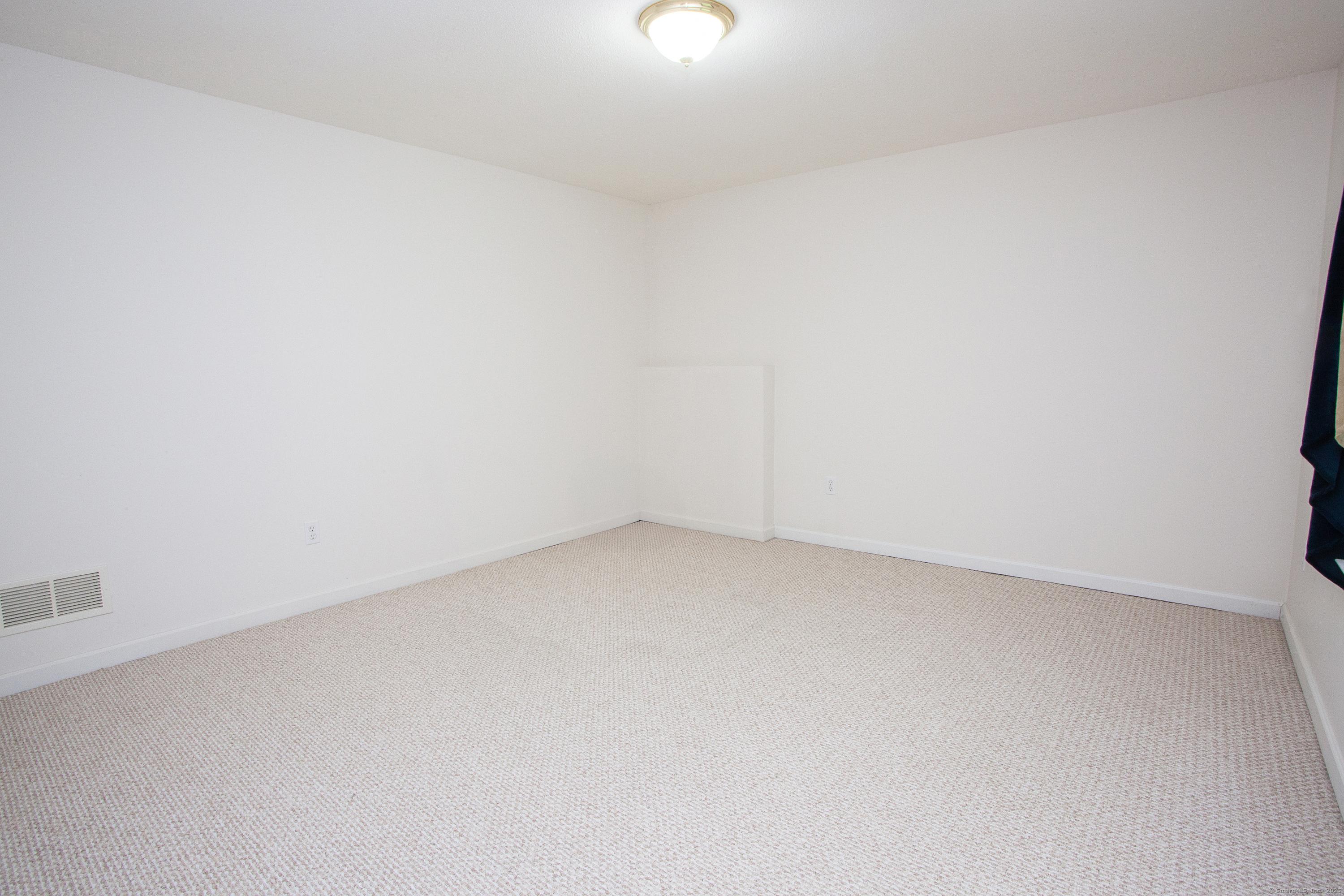 Simsbury, Connecticut, 06070, United States, 2 Bedrooms Bedrooms, ,4 BathroomsBathrooms,Residential,For Sale,1983575