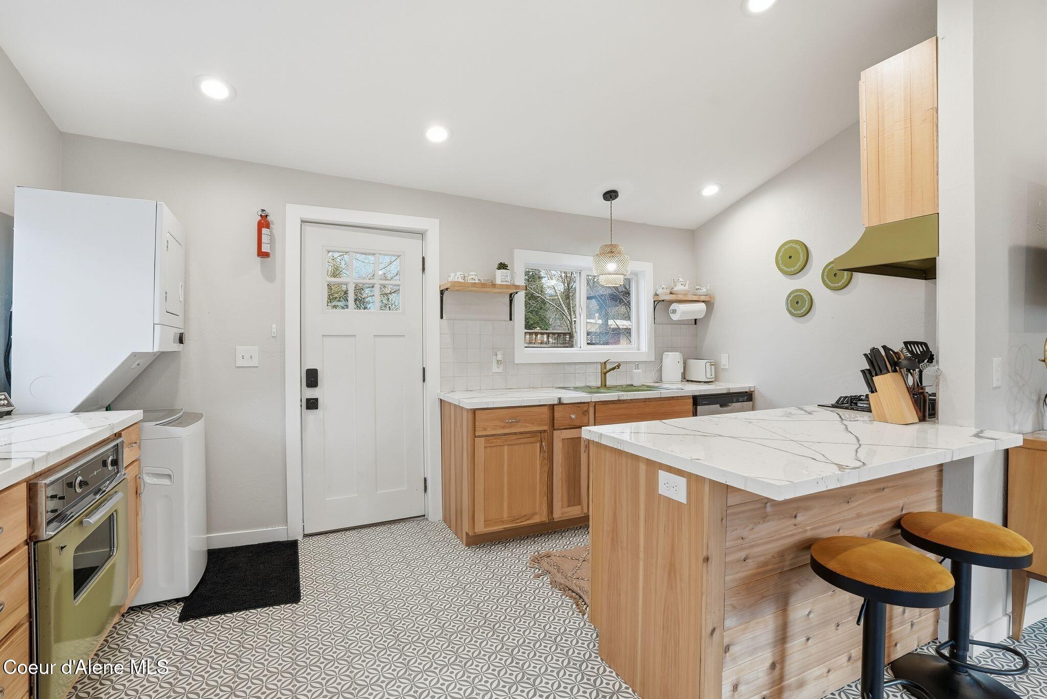 Coeur d'Alene, Idaho, 83814, United States, ,Residential,For Sale,2006105