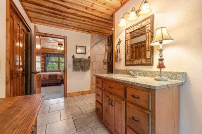 Murphy, North Carolina, 28906, United States, 3 Bedrooms Bedrooms, ,6 BathroomsBathrooms,Residential,For Sale,1933143