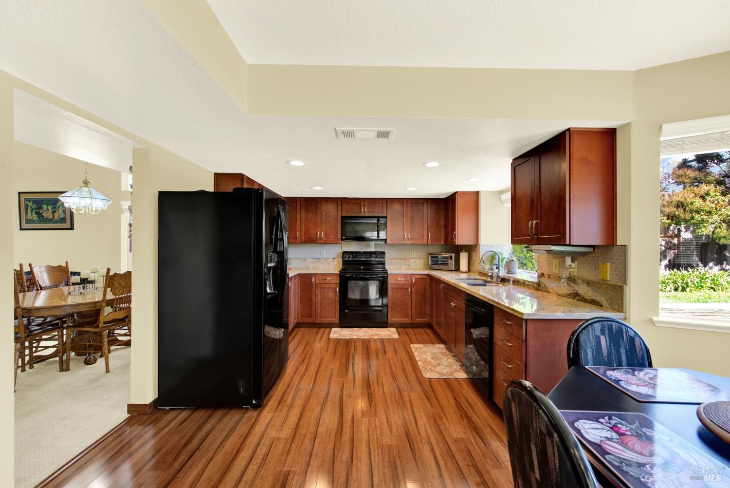 Dixon, California, 95620, United States, 4 Bedrooms Bedrooms, ,3 BathroomsBathrooms,Residential,For Sale,1987907