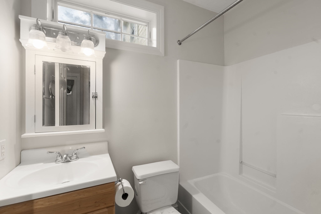 Walpole, Massachusetts, 02081, United States, 4 Bedrooms Bedrooms, ,4 BathroomsBathrooms,Residential,For Sale,1987866