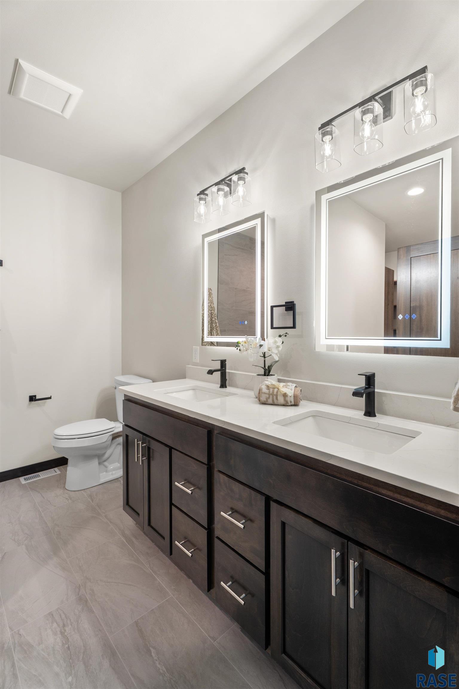 Sioux Falls, South Dakota, 57110, United States, 4 Bedrooms Bedrooms, ,2 BathroomsBathrooms,Residential,For Sale,1887402