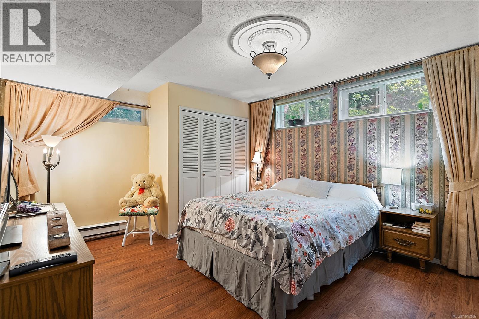 SAANICH, British Columbia, V9A 2R8, CA, 6 Bedrooms Bedrooms, ,3 BathroomsBathrooms,Residential,For Sale,1948762
