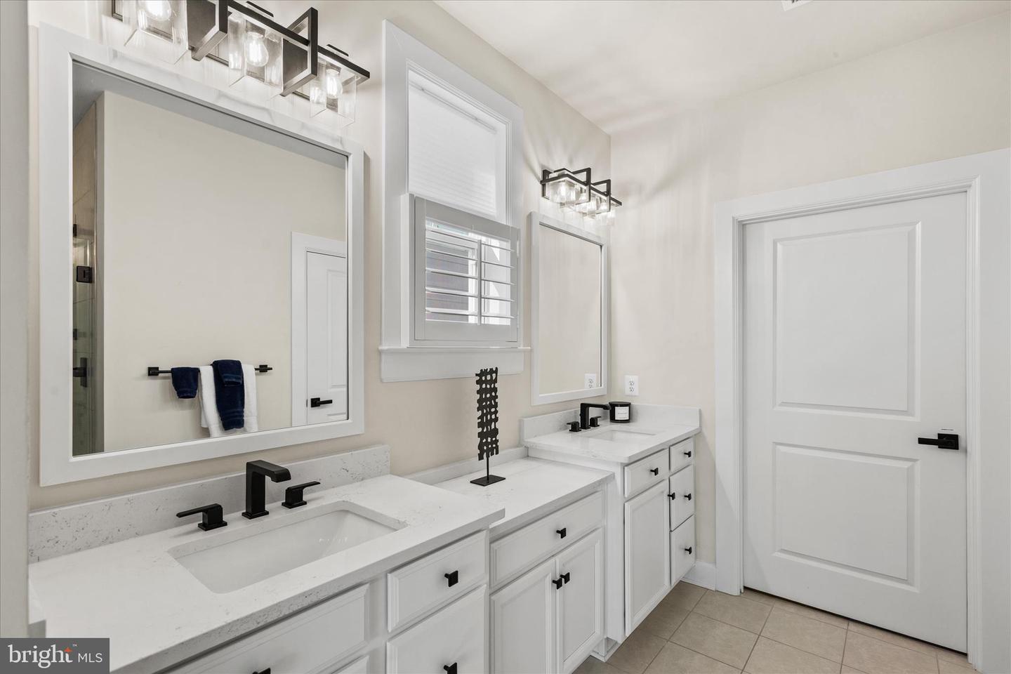 Berlin, Maryland, 21811, United States, 5 Bedrooms Bedrooms, ,4 BathroomsBathrooms,Residential,For Sale,1989737