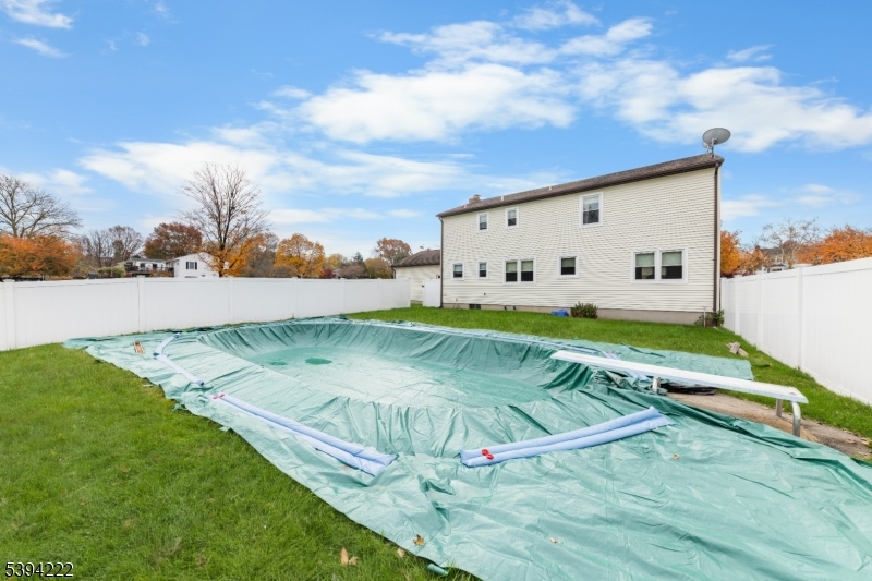 Readington Twp., New Jersey, 08889, United States, 4 Bedrooms Bedrooms, ,3 BathroomsBathrooms,Residential,For Sale,1989710
