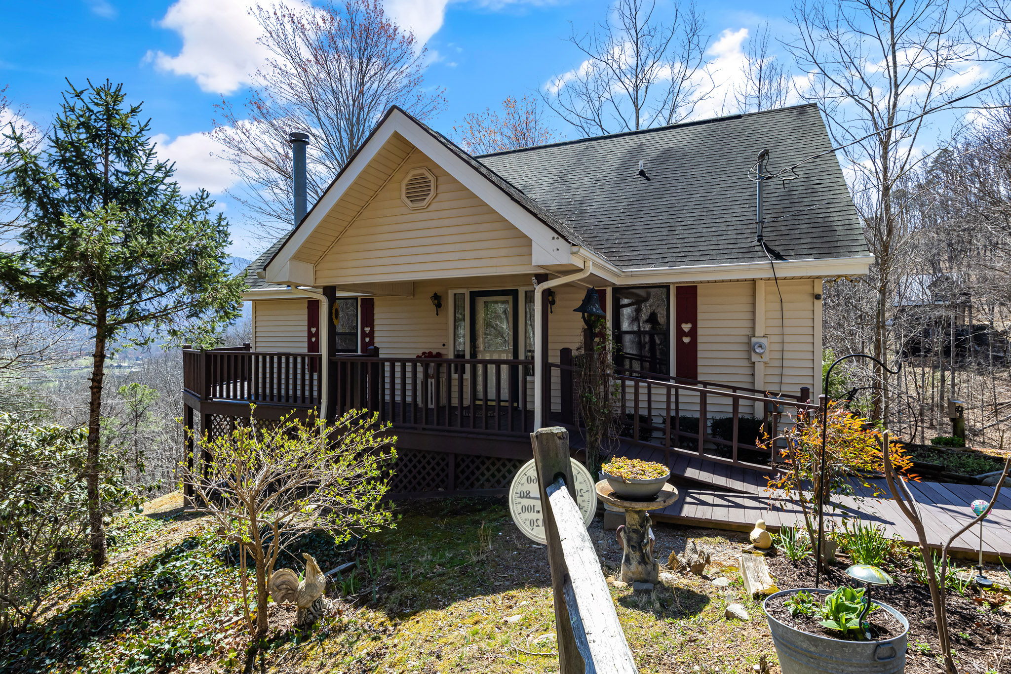 Sevierville, Tennessee, 37862, United States, 2 Bedrooms Bedrooms, ,3 BathroomsBathrooms,Residential,For Sale,1977968