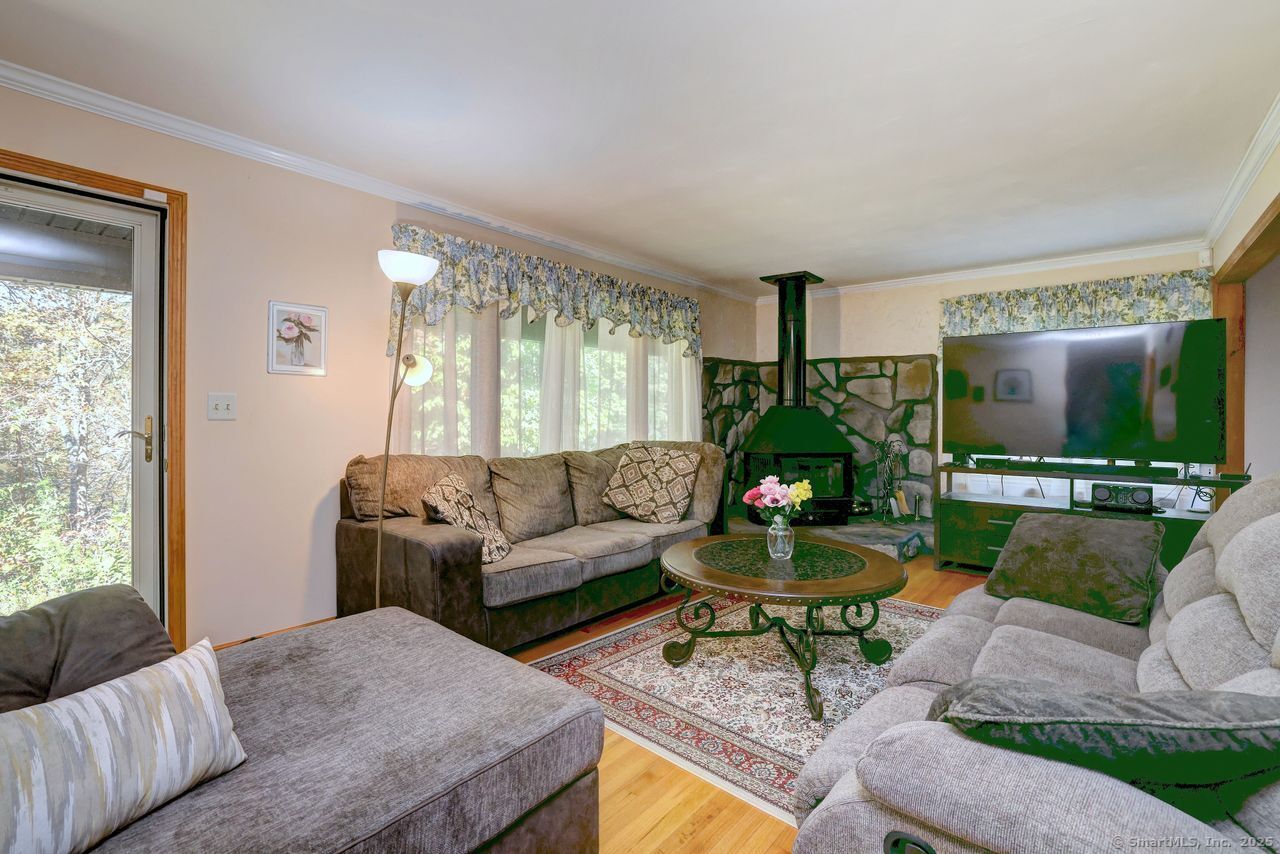 Woodbridge, Connecticut, 06525, United States, 3 Bedrooms Bedrooms, ,2 BathroomsBathrooms,Residential,For Sale,1989444