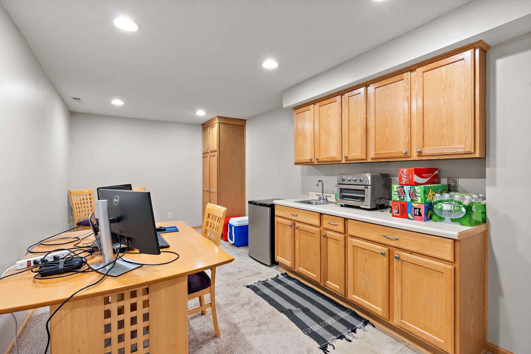 Oakdale, Minnesota, 55128, United States, 4 Bedrooms Bedrooms, ,4 BathroomsBathrooms,Residential,For Sale,1879213