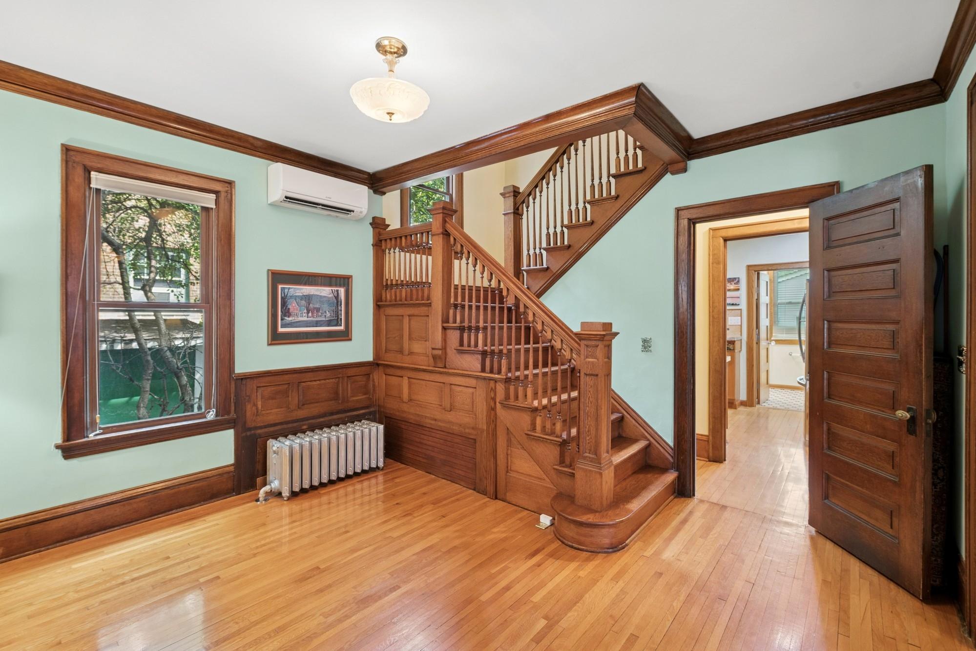 Minneapolis, Minnesota, 55408, United States, 4 Bedrooms Bedrooms, ,2 BathroomsBathrooms,Residential,For Sale,1919825