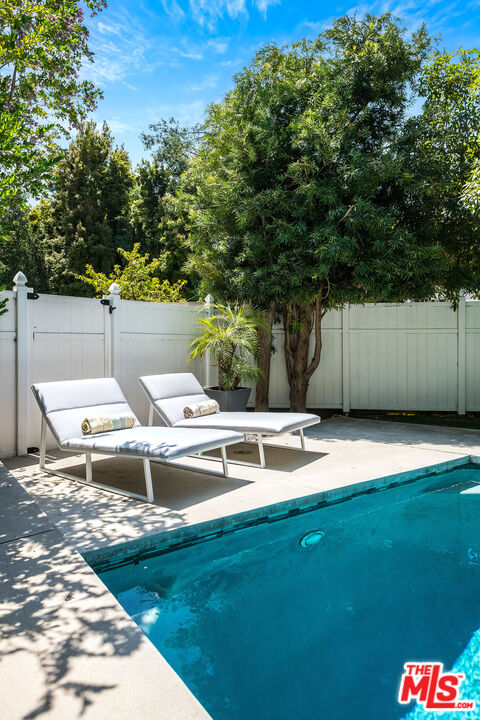 Studio City, California, 91604, United States, 4 Bedrooms Bedrooms, ,3 BathroomsBathrooms,Residential,For Sale,1850354
