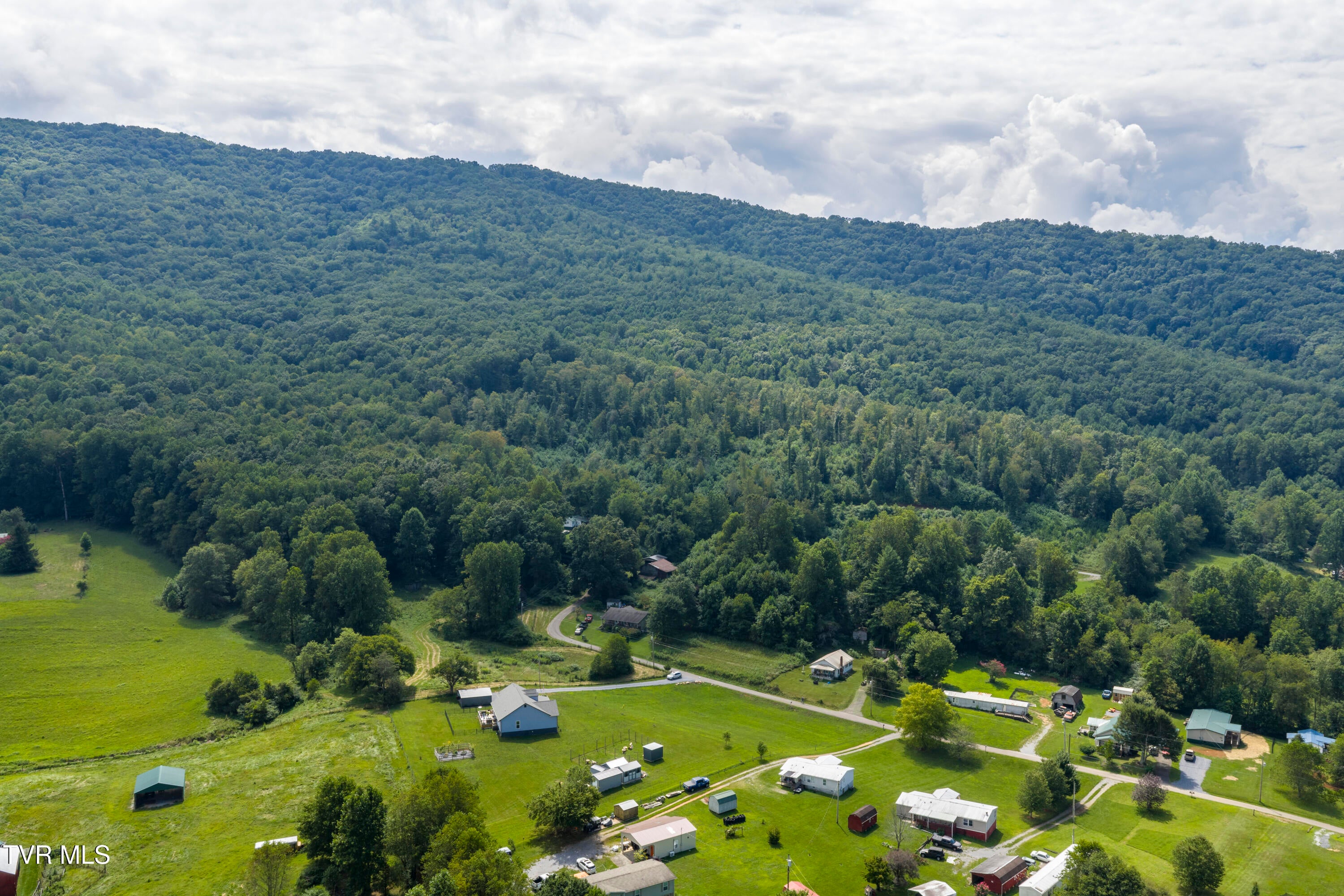 Elizabethton, Tennessee, 37643, United States, 3 Bedrooms Bedrooms, ,2 BathroomsBathrooms,Residential,For Sale,1925509