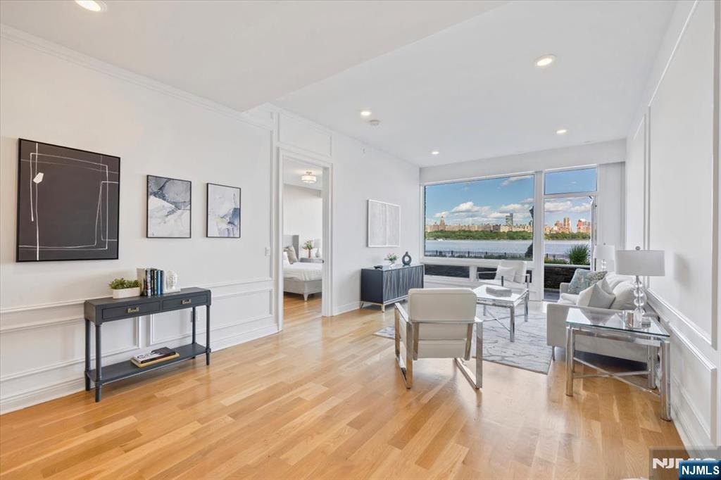 Edgewater, New Jersey, 07020, United States, 2 Bedrooms Bedrooms, ,2 BathroomsBathrooms,Residential,For Sale,1849063