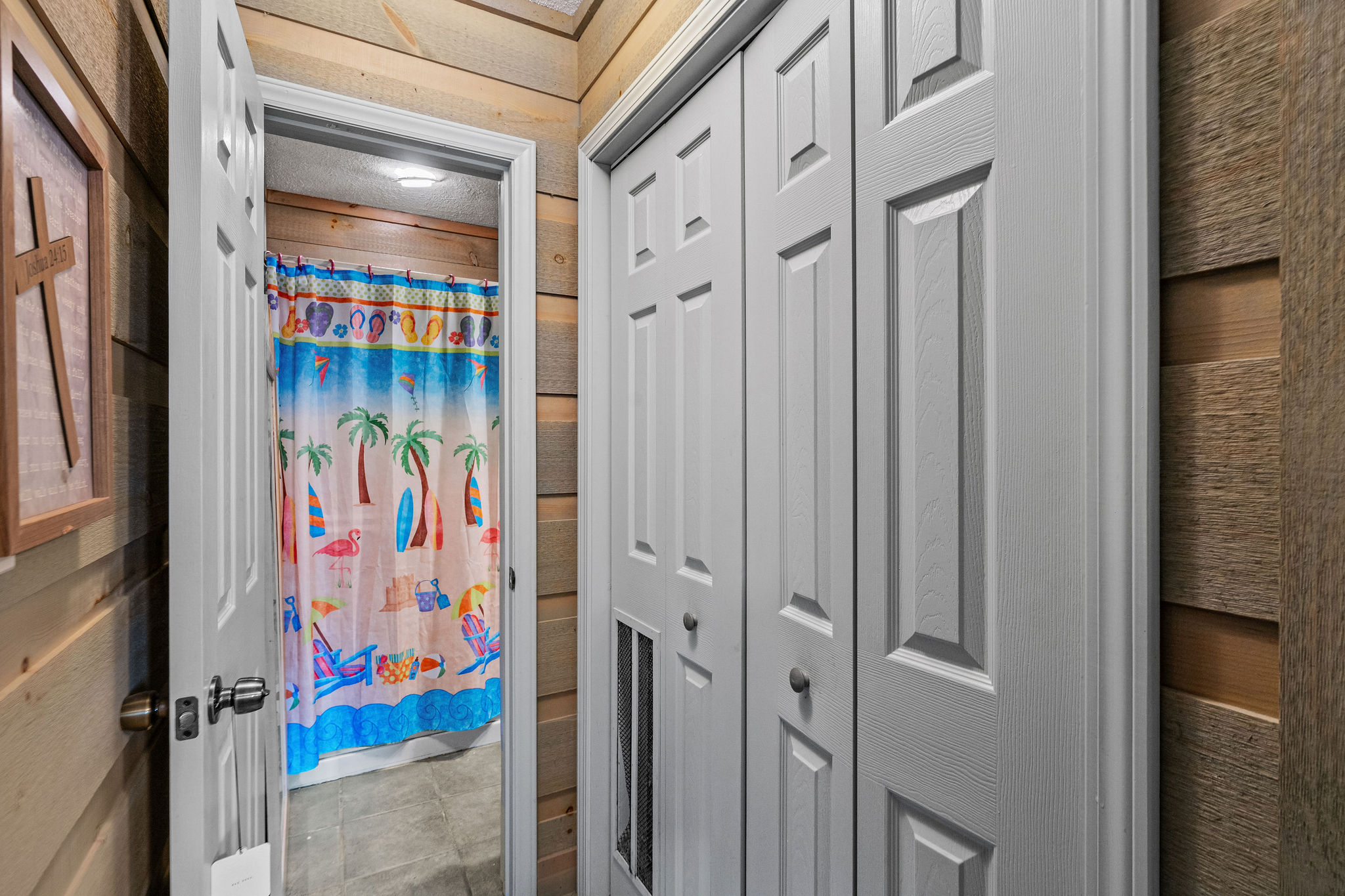 Dandridge, Tennessee, 37725, United States, 2 Bedrooms Bedrooms, ,2 BathroomsBathrooms,Residential,For Sale,1928860
