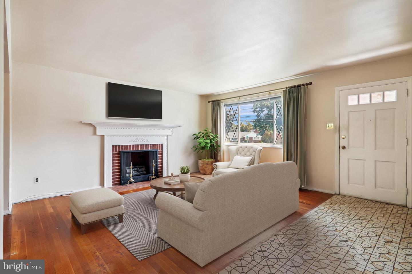 Silver Spring, Maryland, 20903, United States, 4 Bedrooms Bedrooms, ,2 BathroomsBathrooms,Residential,For Sale,1919736