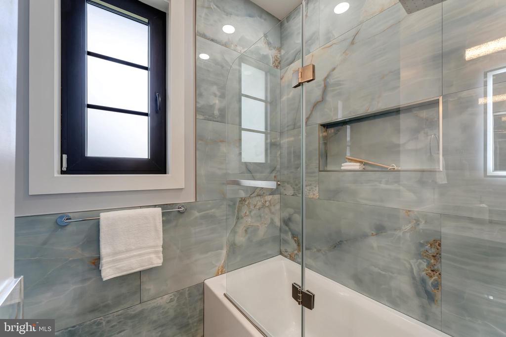 Herndon, Virginia, 20170, United States, 6 Bedrooms Bedrooms, ,6 BathroomsBathrooms,Residential,For Sale,1941281
