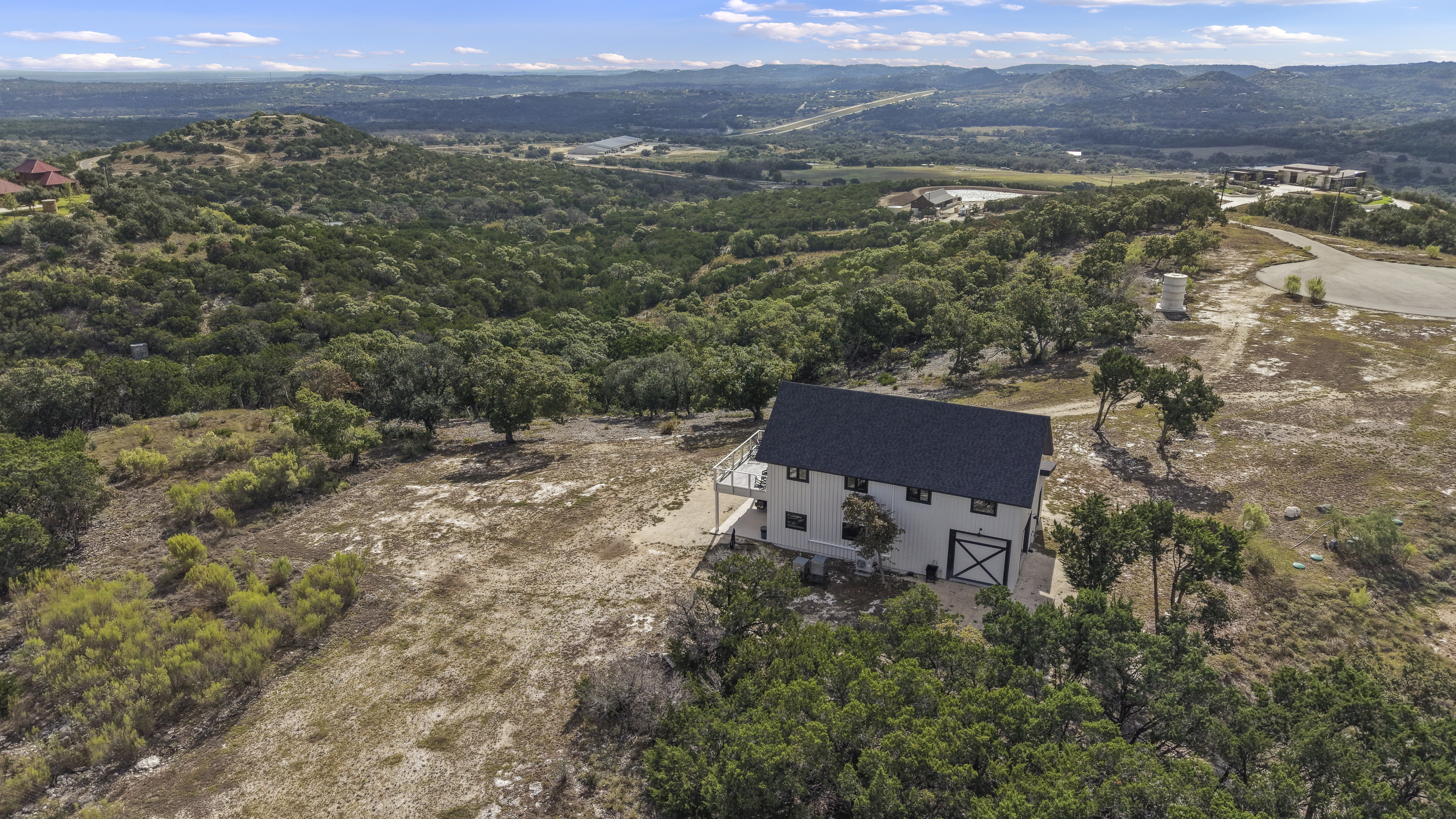  Hilltop Barndominium on 15+ Acres - 物件實景