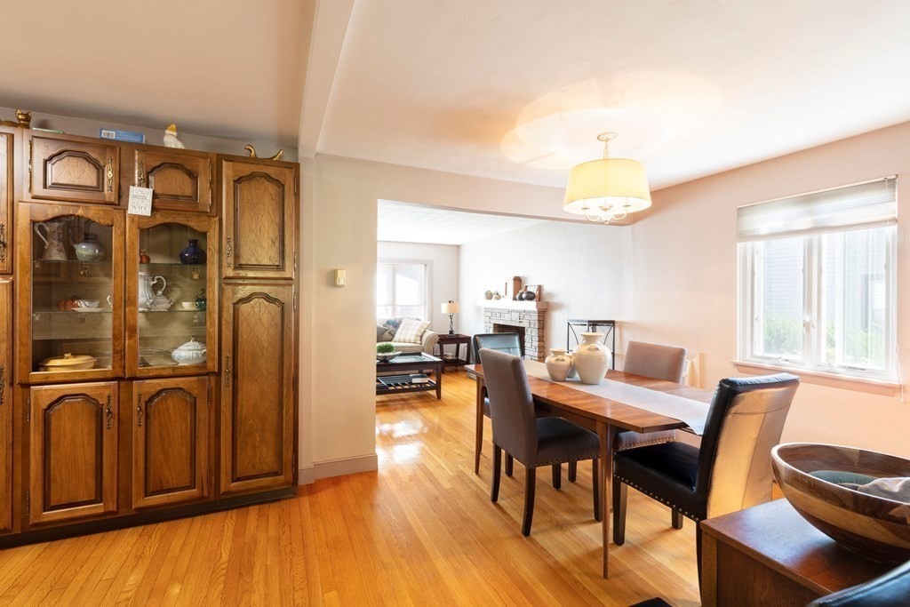 Waltham, Massachusetts, 02451, United States, 3 Bedrooms Bedrooms, ,2 BathroomsBathrooms,Residential,For Sale,1937304