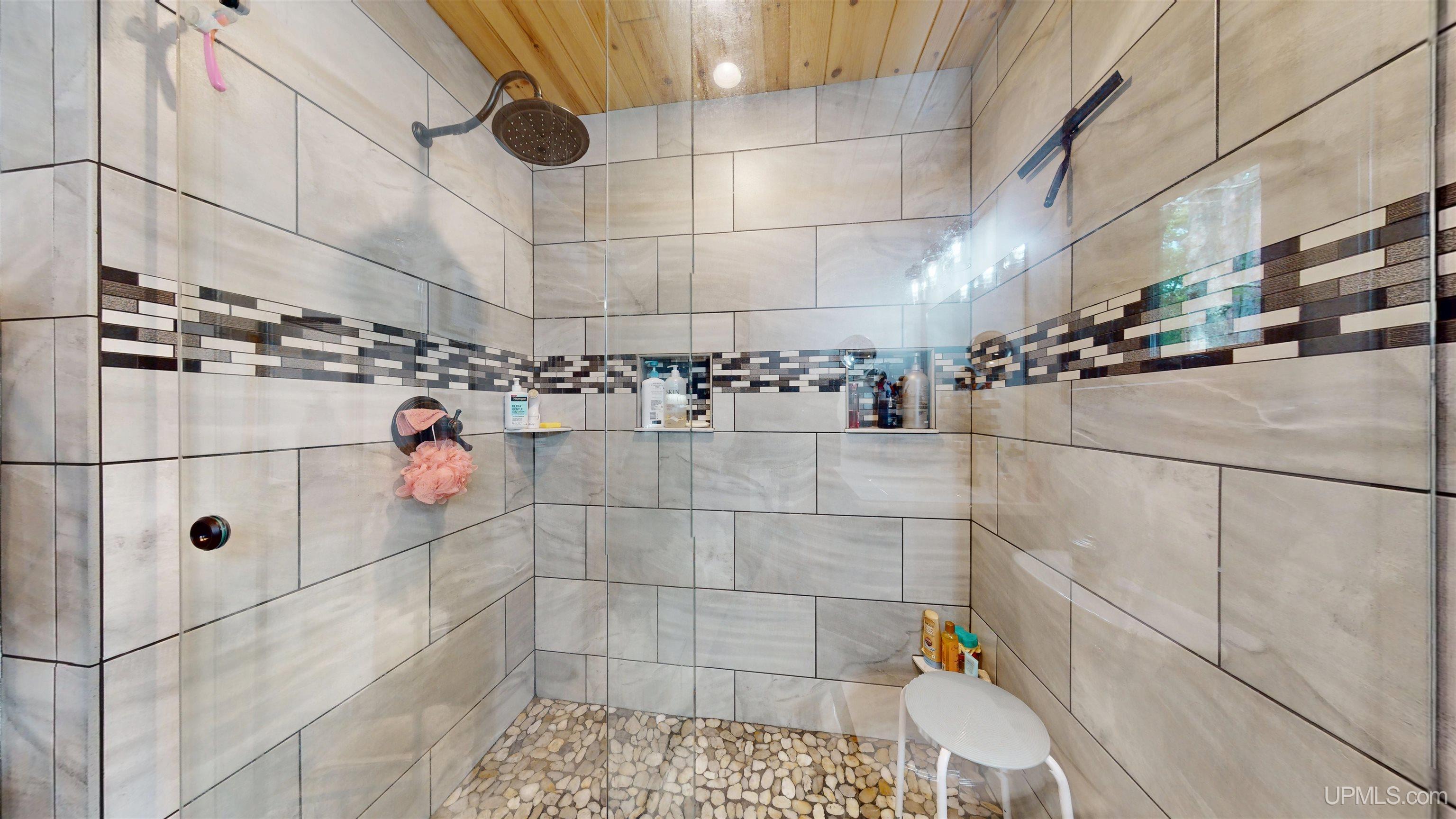 Marquette, Michigan, 49855, United States, 2 Bedrooms Bedrooms, ,4 BathroomsBathrooms,Residential,For Sale,1892873