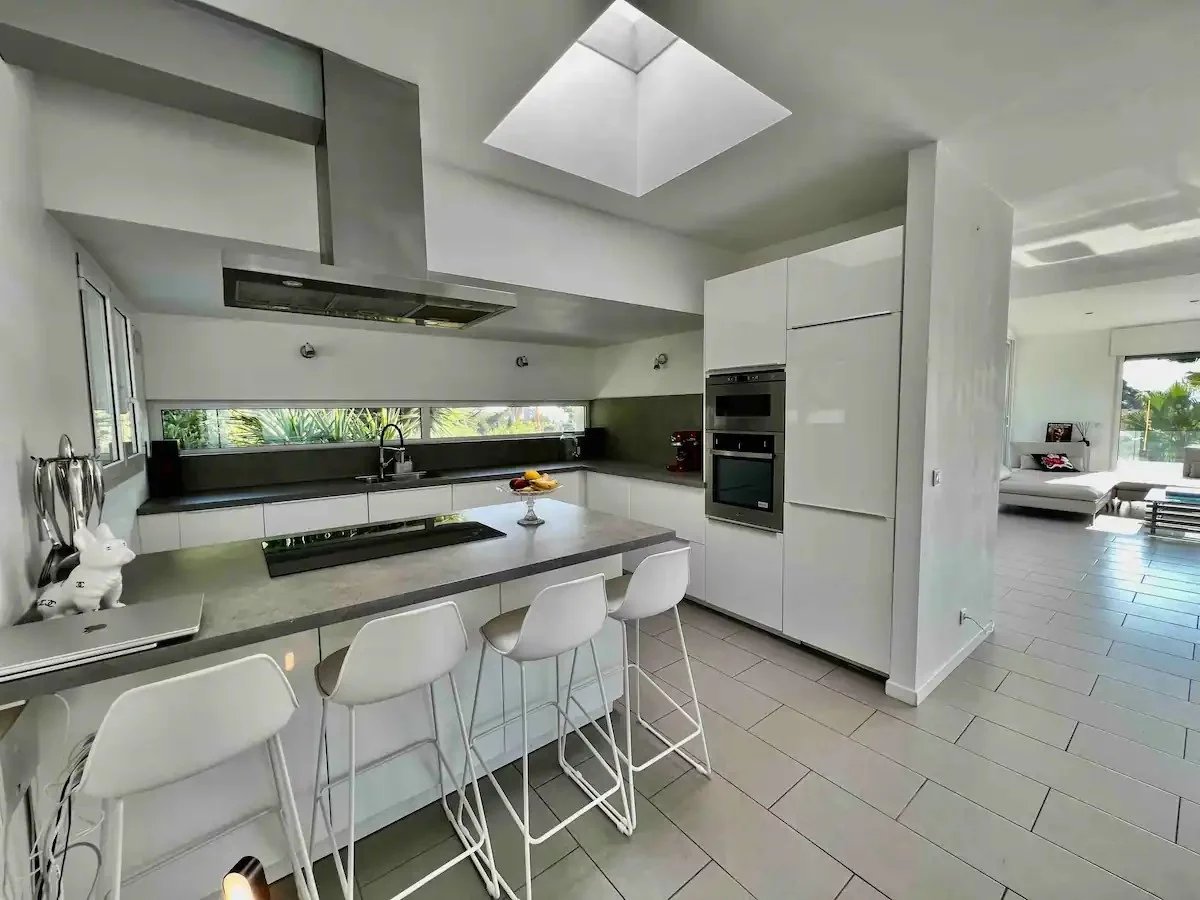 Le Cannet, Provence-Alpes-Côte d’Azur, 06110, FR, 4 Bedrooms Bedrooms, ,4 BathroomsBathrooms,Residential,For Sale,1829456