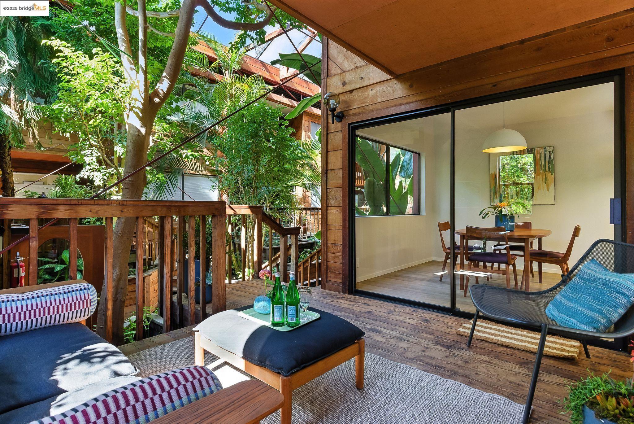 Oakland, California, 94618, United States, 2 Bedrooms Bedrooms, ,1 BathroomBathrooms,Residential,For Sale,1925064