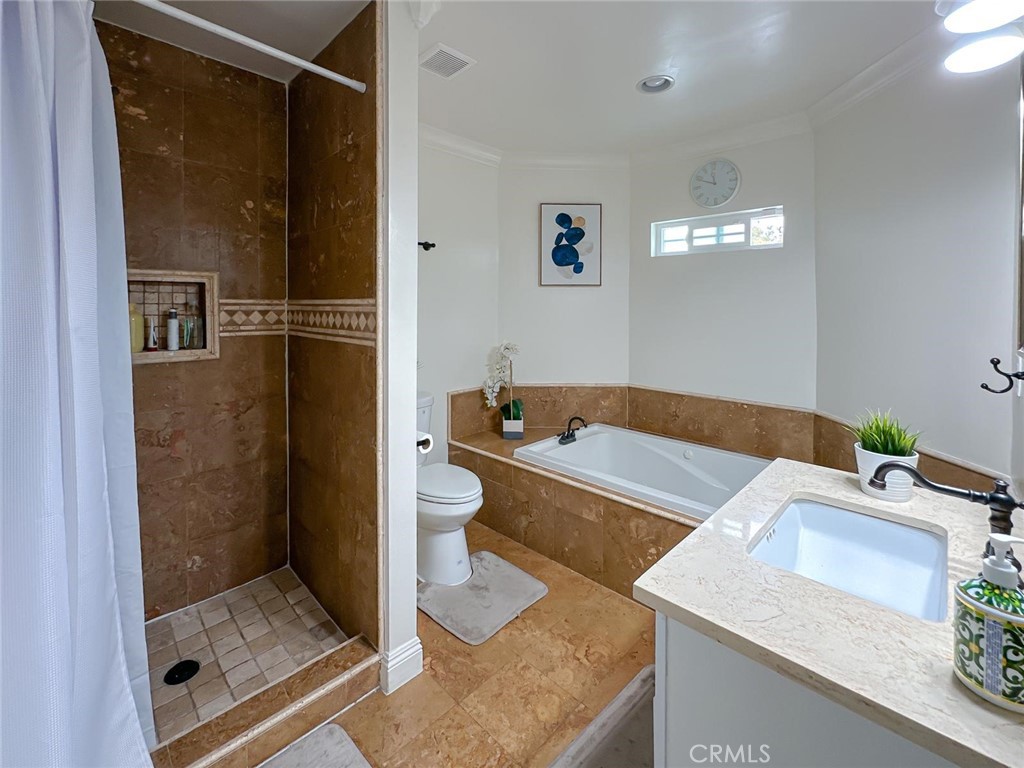 Los Angeles, California, 90043, United States, 3 Bedrooms Bedrooms, ,2 BathroomsBathrooms,Residential,For Sale,1981905