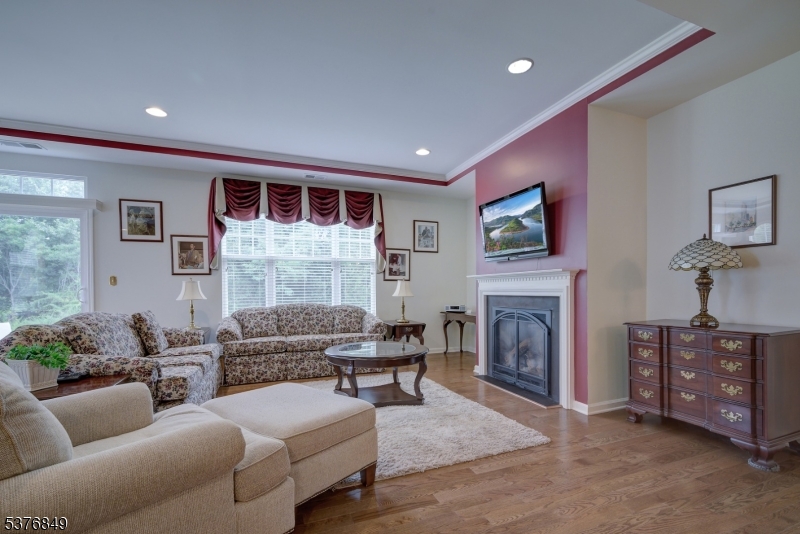 Franklin Twp., New Jersey, 08873, United States, 3 Bedrooms Bedrooms, ,2 BathroomsBathrooms,Residential,For Sale,1926291