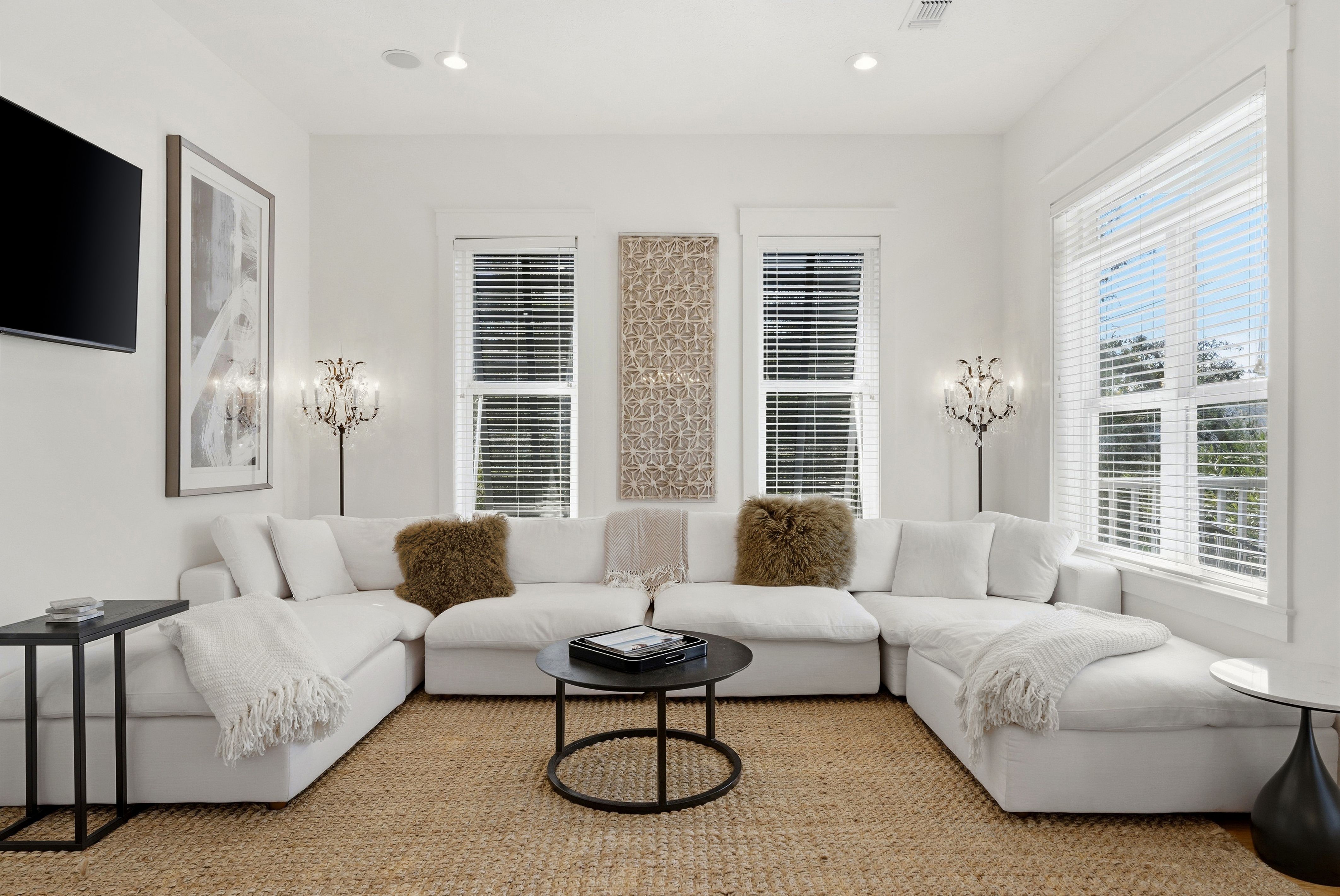  Single Story Home Located on Private Street with Deeded Beach Access - 物件實景