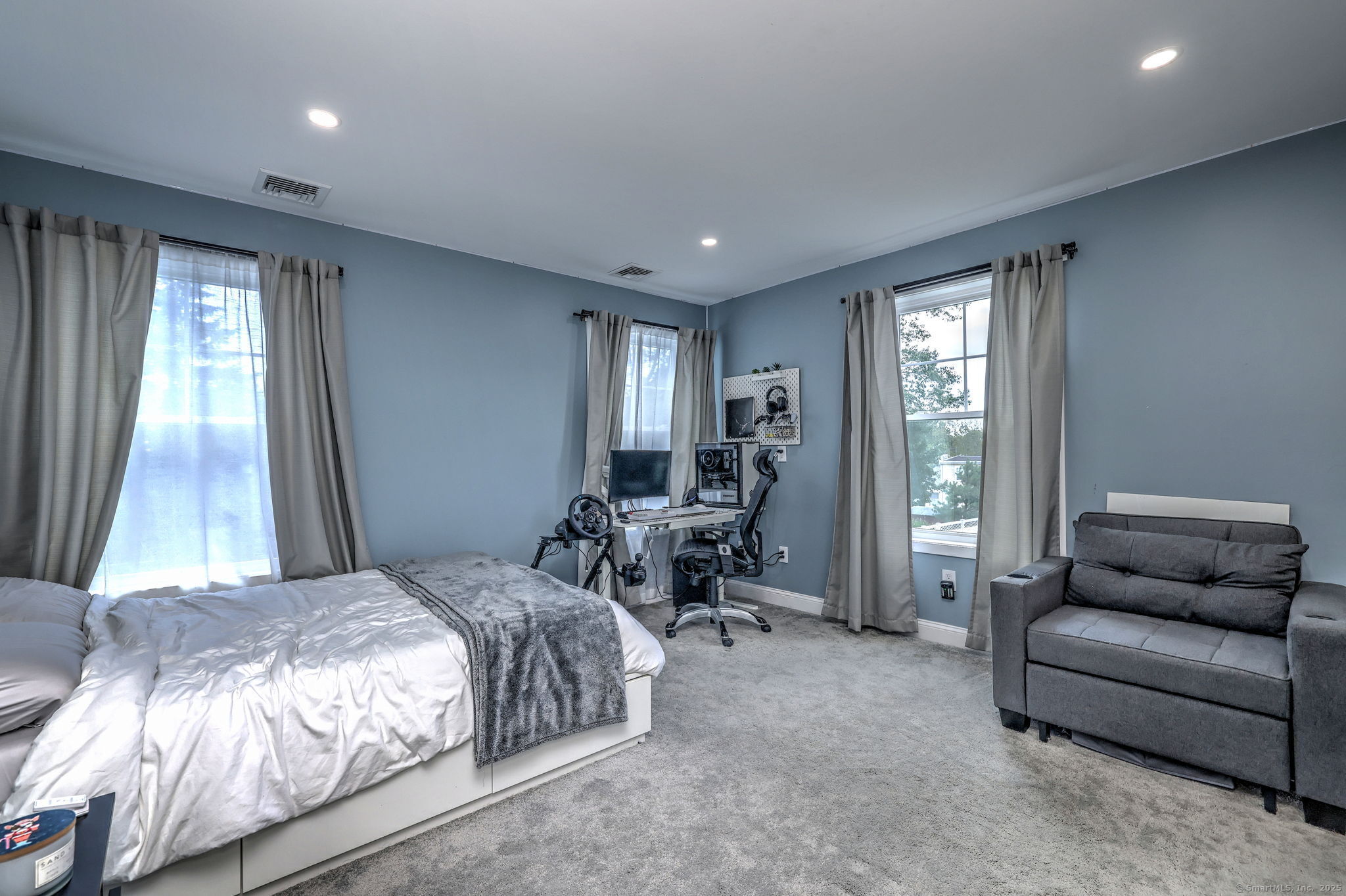 Milford, Connecticut, 06460, United States, 4 Bedrooms Bedrooms, ,3 BathroomsBathrooms,Residential,For Sale,1939362