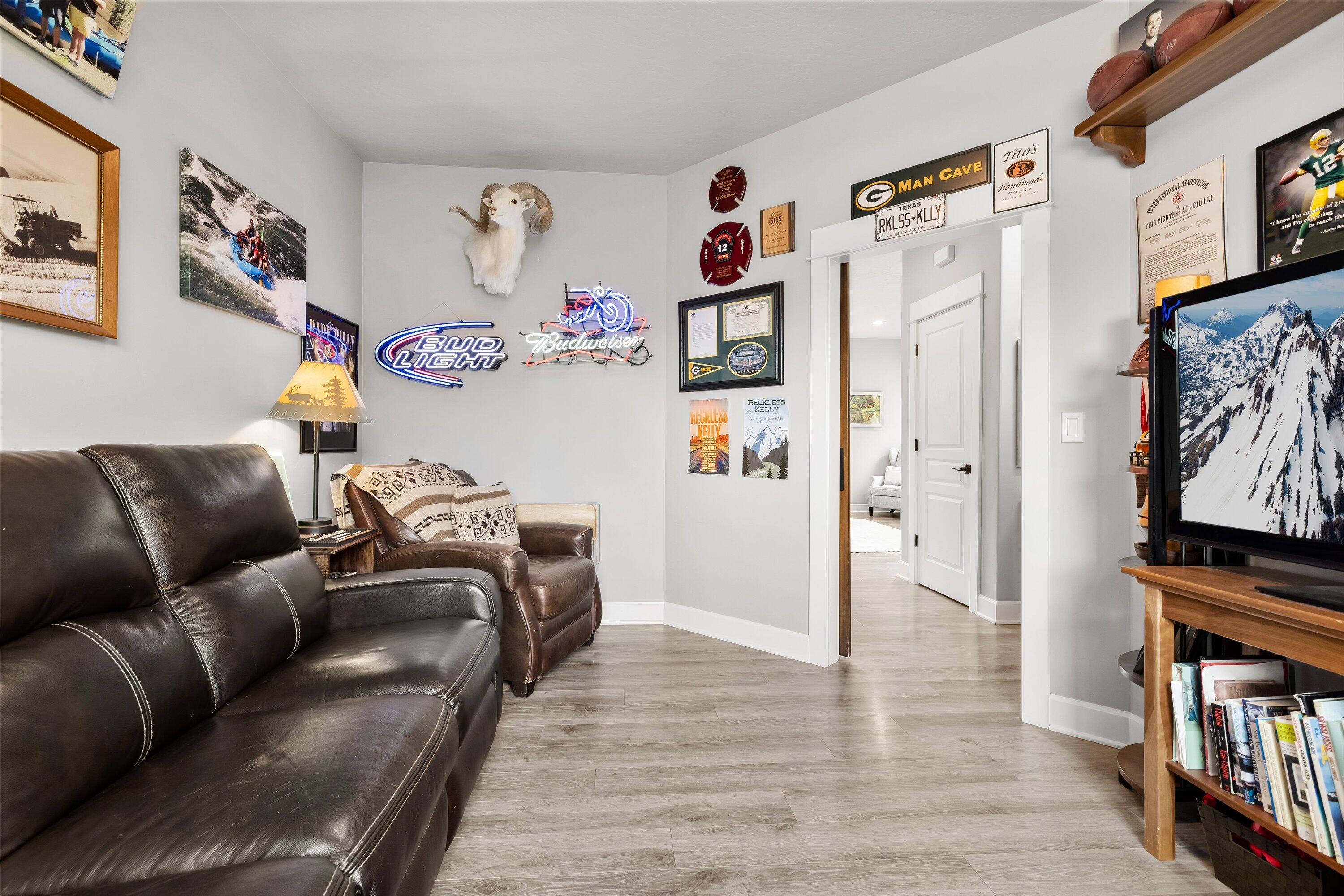 Redmond, Oregon, 97756, United States, 4 Bedrooms Bedrooms, ,3 BathroomsBathrooms,Residential,For Sale,1982797