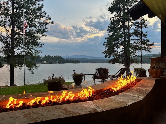 Sandpoint, Idaho, 83864, United States, 2 Bedrooms Bedrooms, ,4 BathroomsBathrooms,Residential,For Sale,1806623