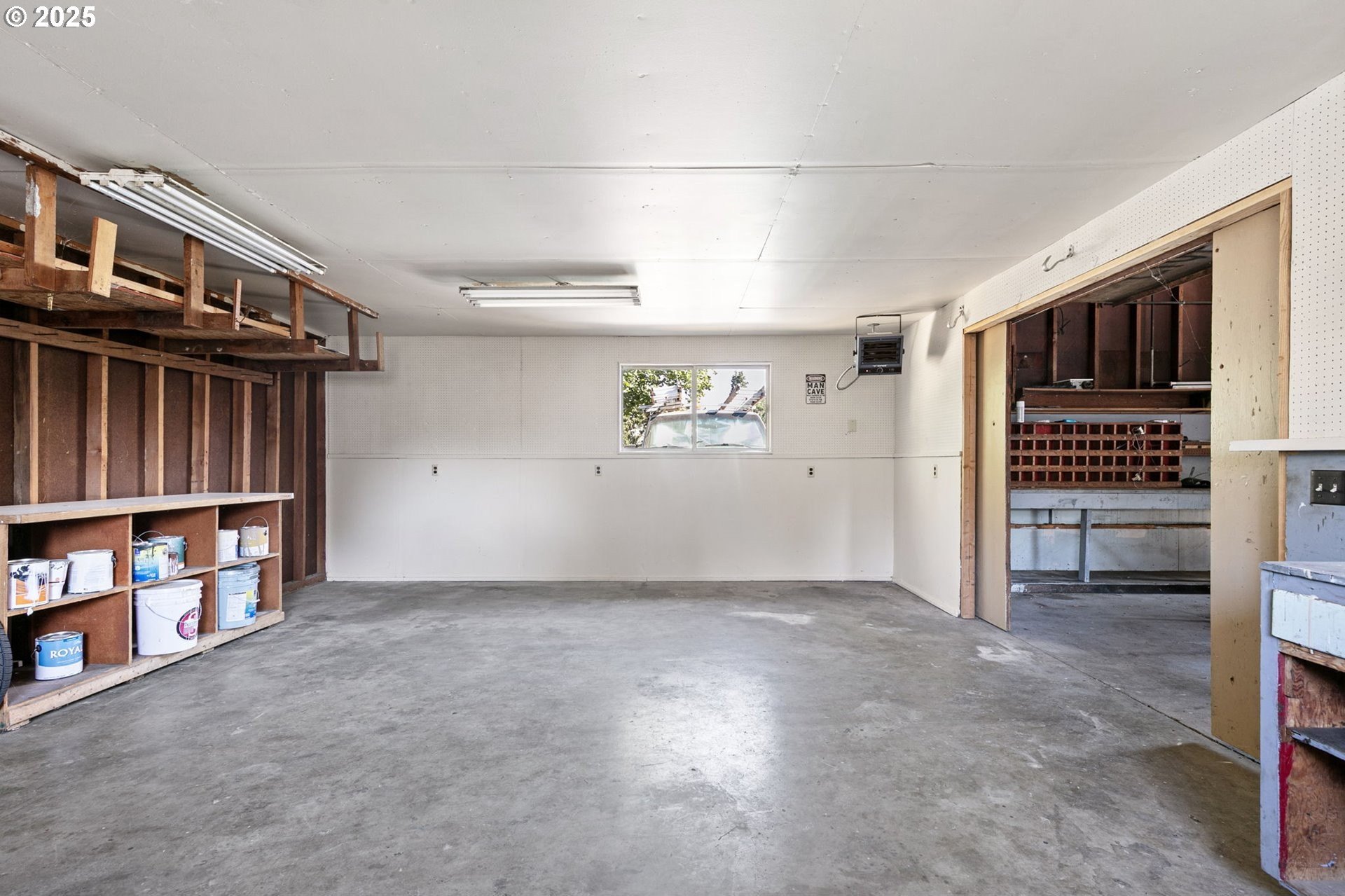 Springfield, Oregon, 97477, United States, 4 Bedrooms Bedrooms, ,2 BathroomsBathrooms,Residential,For Sale,1918433