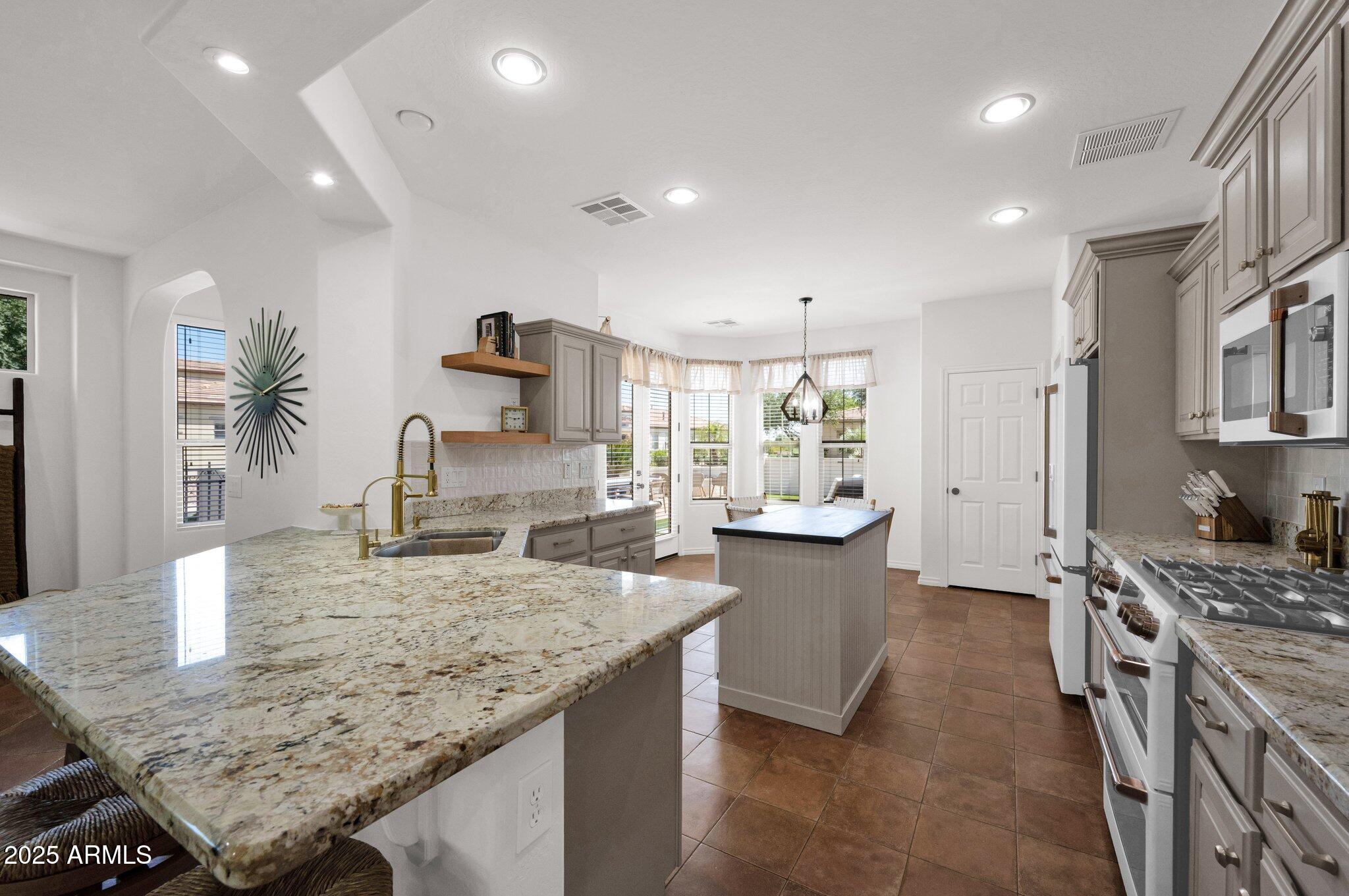 Queen Creek, Arizona, 85140, United States, 2 Bedrooms Bedrooms, ,Residential,For Sale,1821338