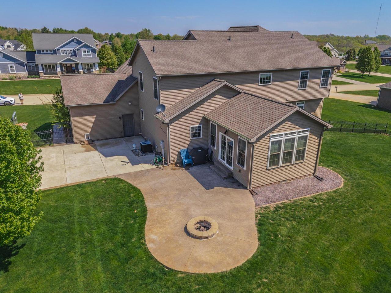 Bloomington, Illinois, 61705, United States, 5 Bedrooms Bedrooms, ,5 BathroomsBathrooms,Residential,For Sale,1817687