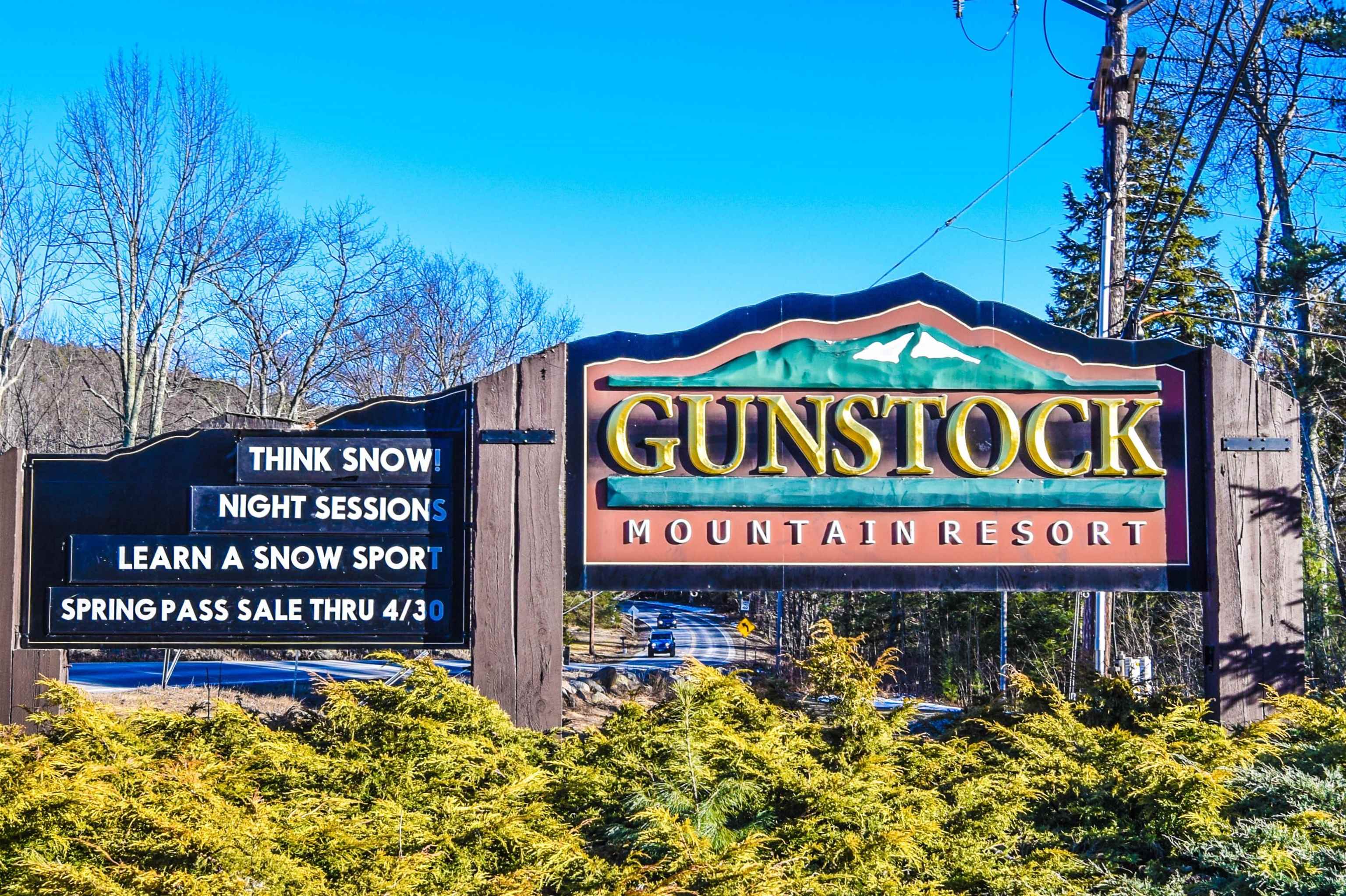 Gilford, New Hampshire, 03249, United States, 4 Bedrooms Bedrooms, ,1 BathroomBathrooms,Residential,For Sale,1901287