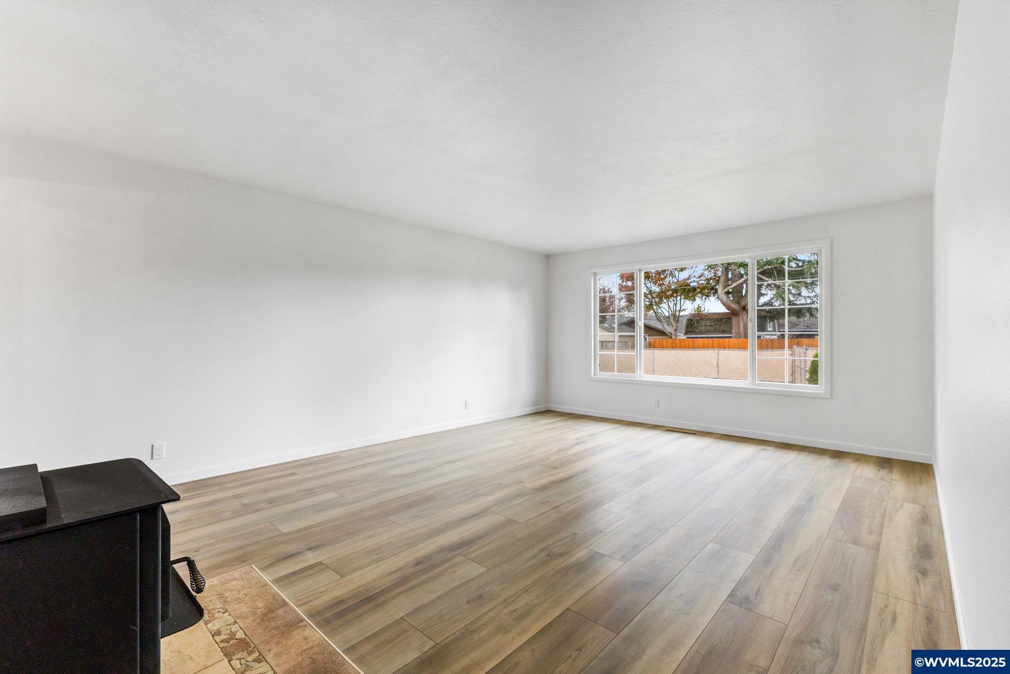 Keizer, Oregon, 97303, United States, 3 Bedrooms Bedrooms, ,2 BathroomsBathrooms,Residential,For Sale,1989311