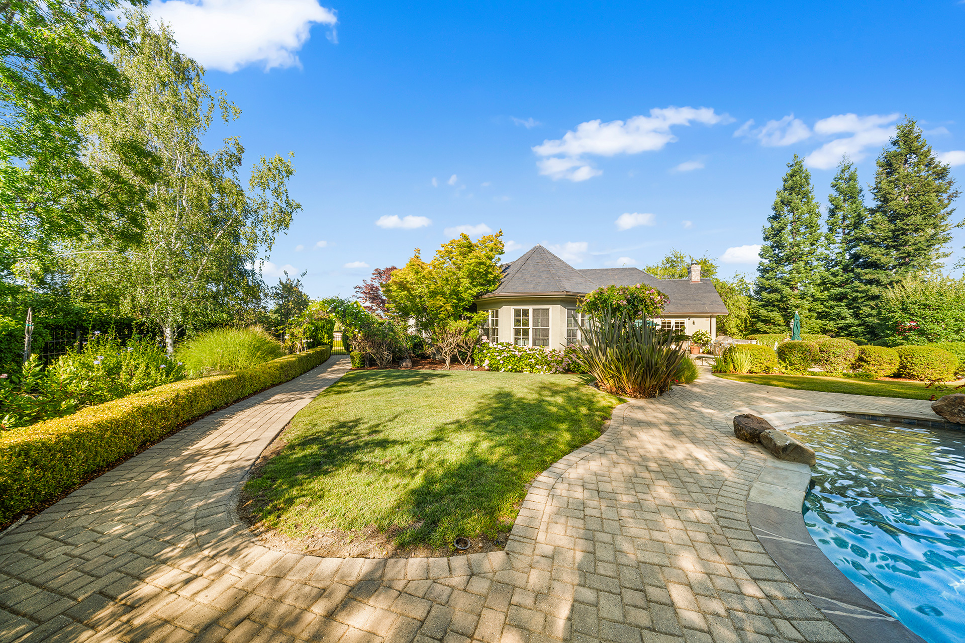  Stunning Saratoga Estate on Expansive Private Grounds - 物件實景